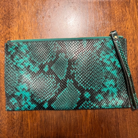 Michael Kors wristlet - Picture 2 of 2